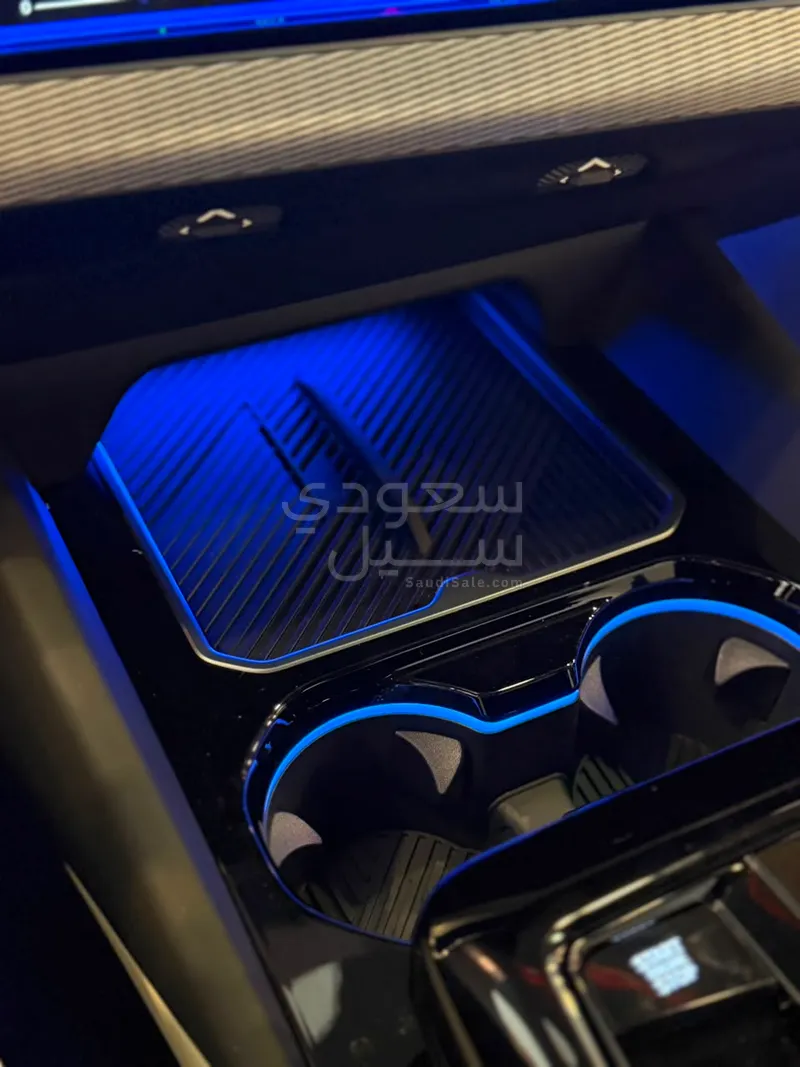 2025 بي ام دبليو الفئة الخامسة 520 أي إم كت