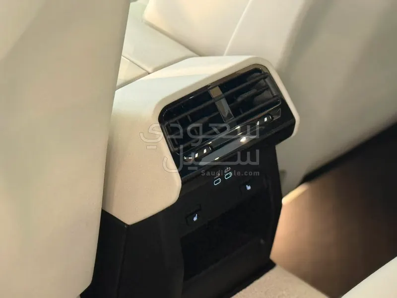 2025 بي ام دبليو الفئة الخامسة 520 أي إم كت