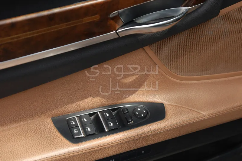 2015 بي ام دبليو الفئة السابعة 730 إل أي