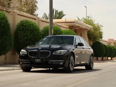 2015 بي ام دبليو الفئة السابعة 730 إل أي