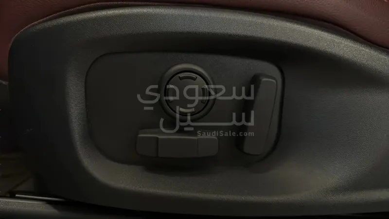 2024 جاكوار اي-بيس