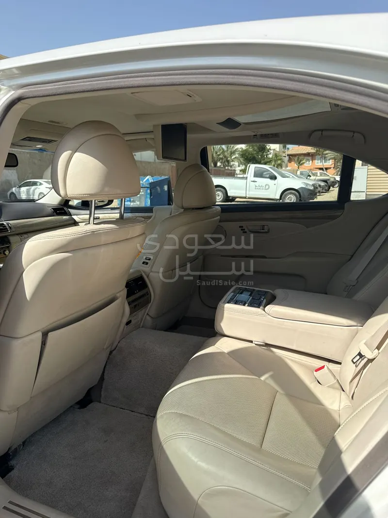 2014 لكزس إل إس 460 إل
