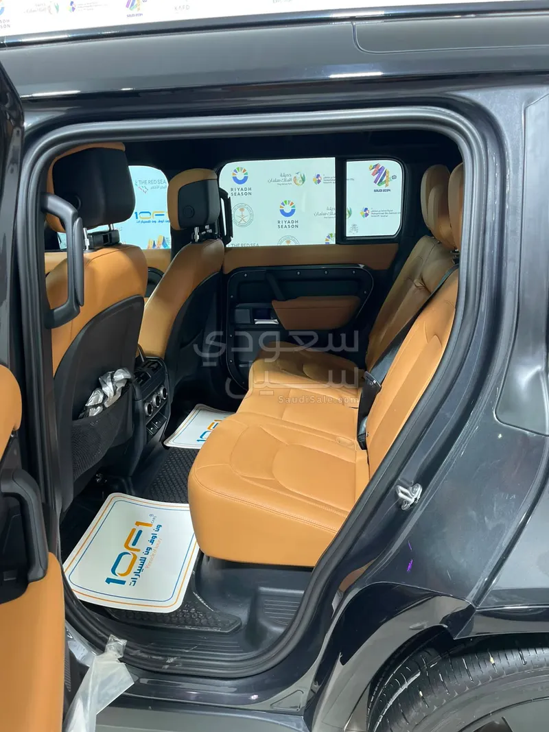 2023 لاند روفر ديفيندر V8 P525 ادشن