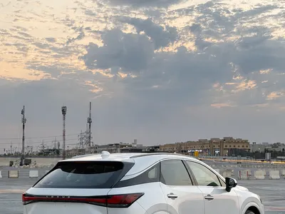 2025 لكزس أر إكس 350