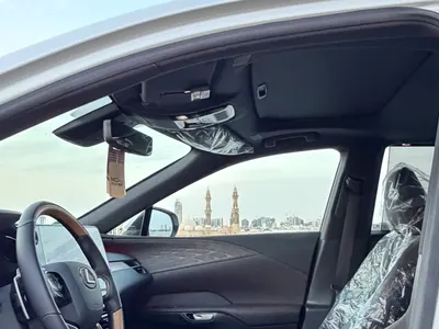 2025 لكزس أر إكس 350