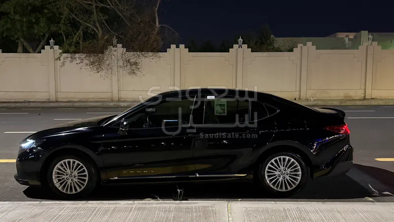 2025 تويوتا كامري ال اي