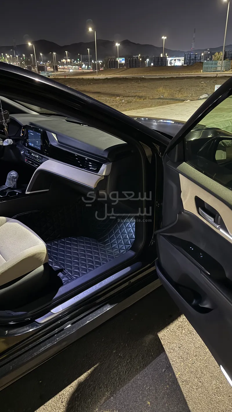 2025 تويوتا كامري ال اي