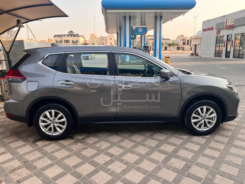2021 نيسان اكس - ترايل
