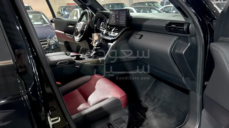 2024 تويوتا لاند كروزر في اكس ار