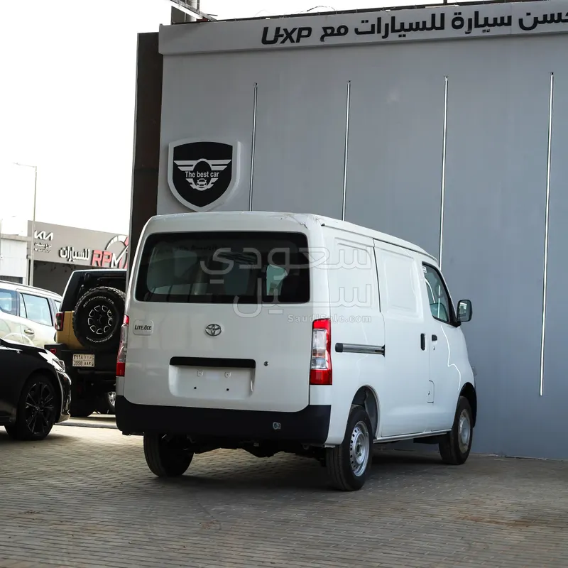 2026 تويوتا لايت ايس فان