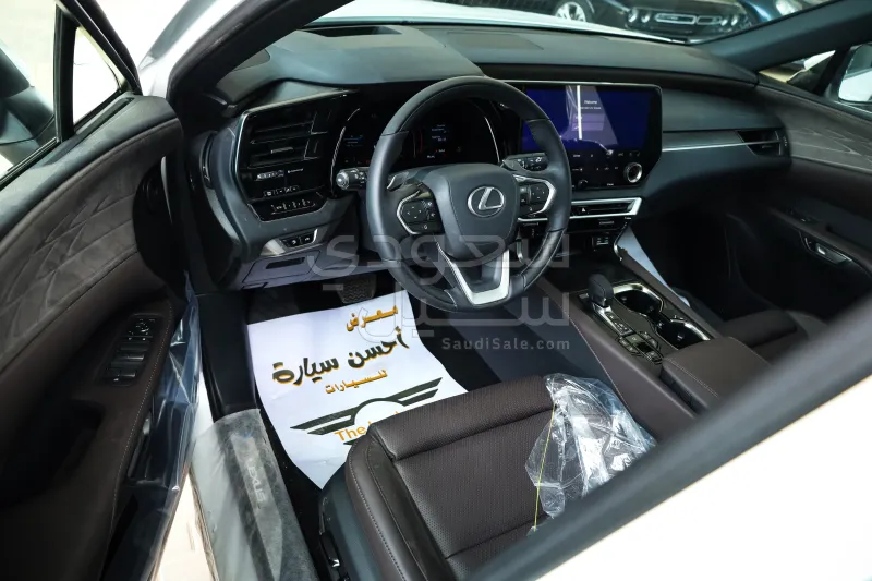 2026 لكزس أر إكس 350
