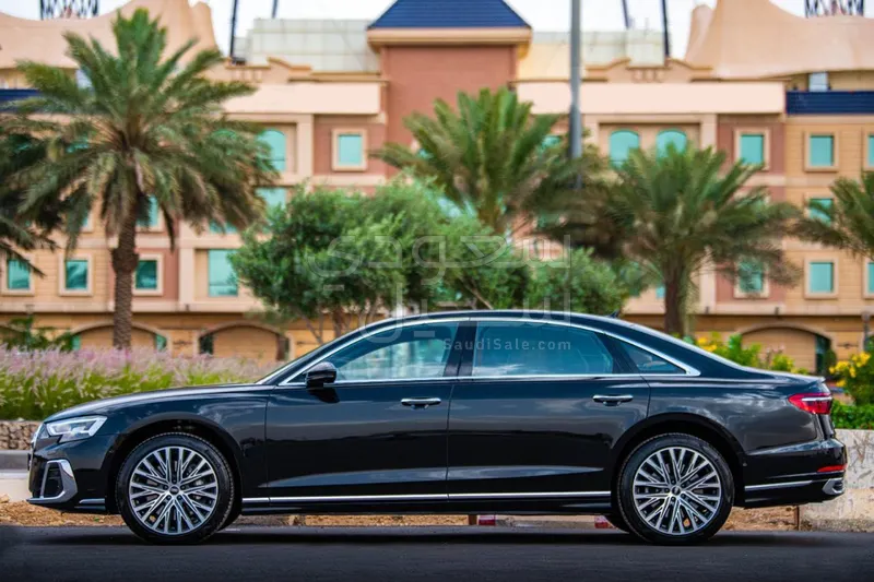 2023 اودي اي 8 50 تي إي اف اي
