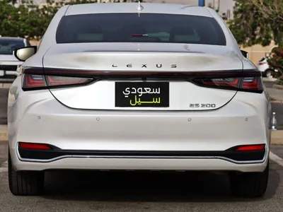 2024 لكزس إي إس 250