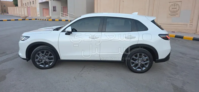2025 هوندا زي ار في