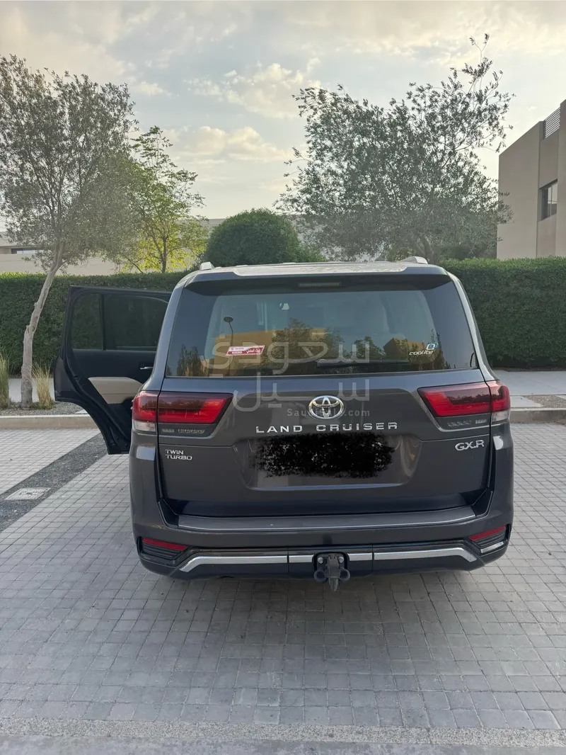 2024 تويوتا لاند كروزر جي اكس ار4