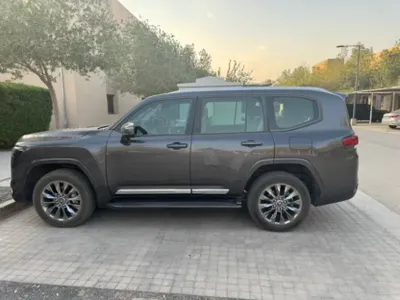 2024 تويوتا لاند كروزر جي اكس ار4