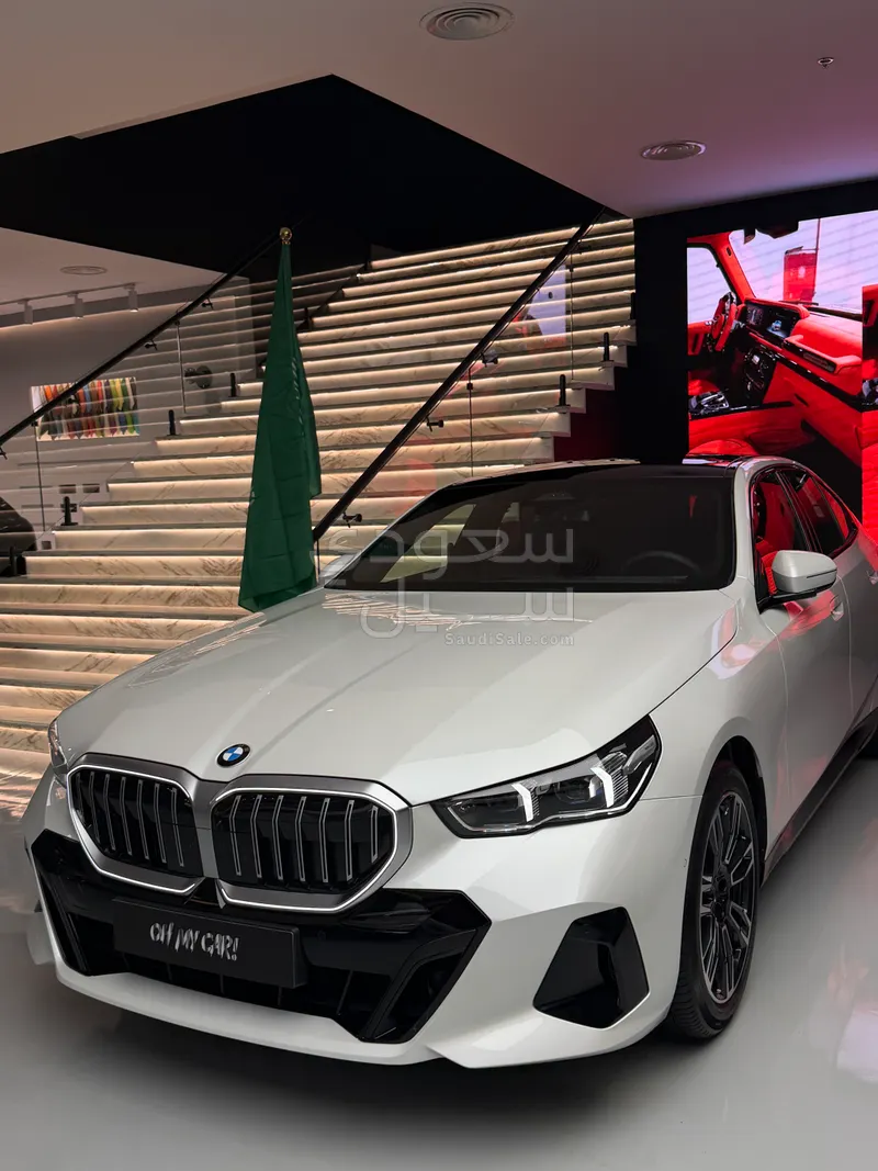 2027 بي ام دبليو الفئة الخامسة 520 أي إم كت