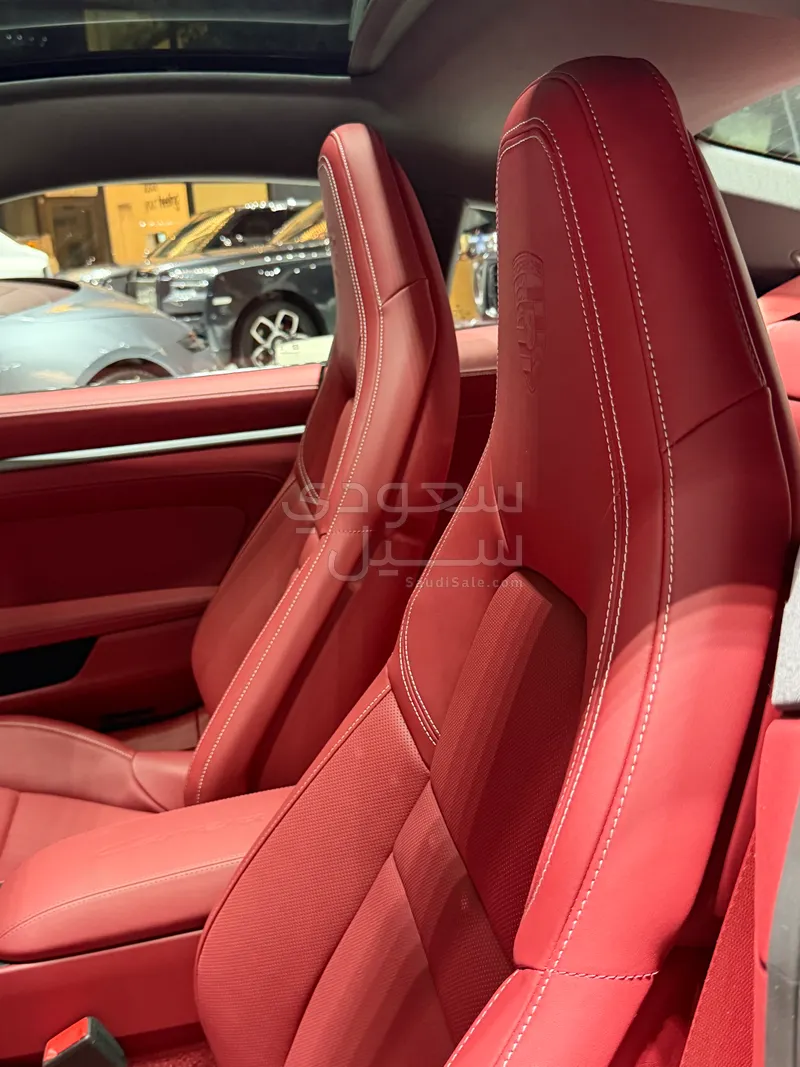 2026 بورش 911 كاريرا