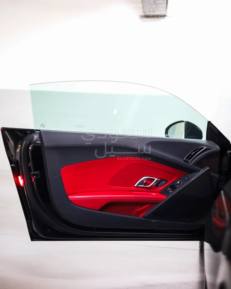 2021 اودي ار 8 في 10 بلس