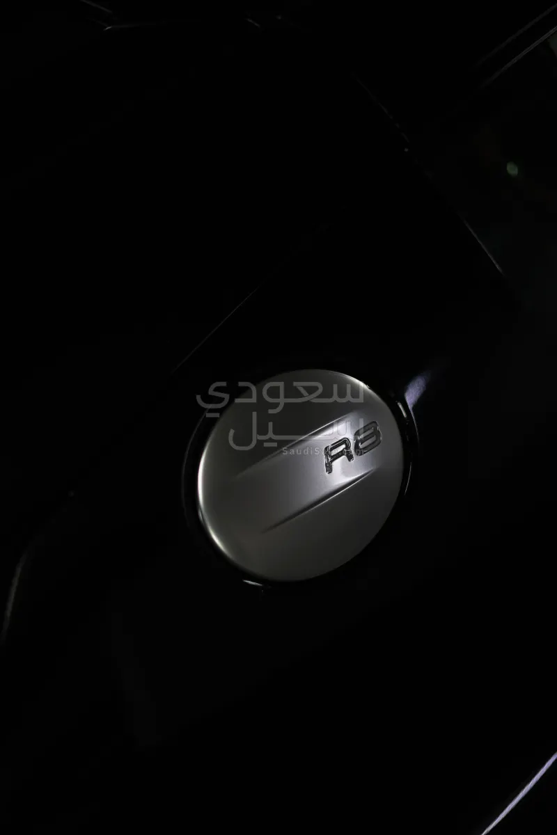 2021 اودي ار 8 في 10 بلس
