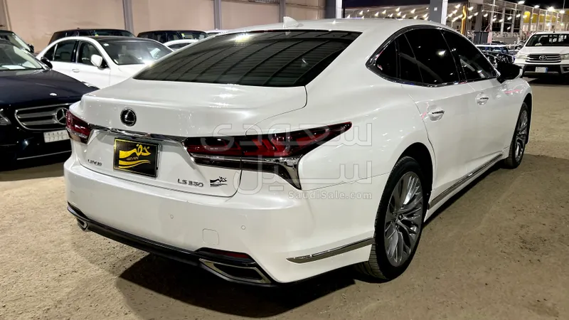 2018 لكزس إل إس 350