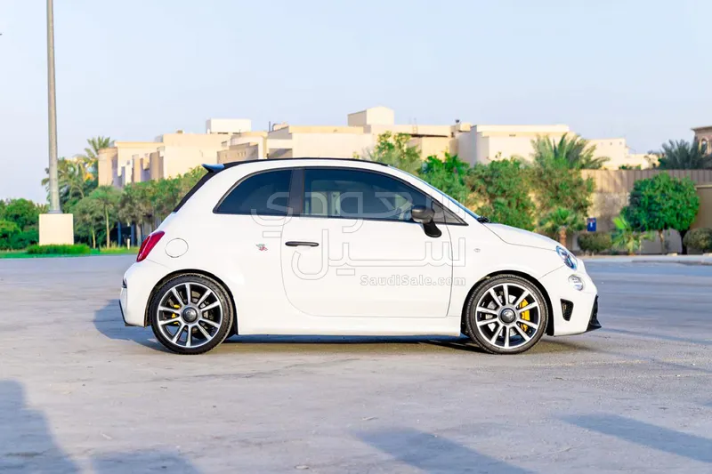 2024 فيات ابارث 695 توريزمو