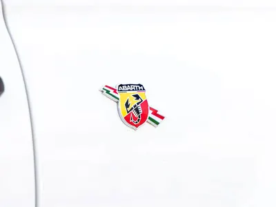 2024 فيات ابارث 695 توريزمو