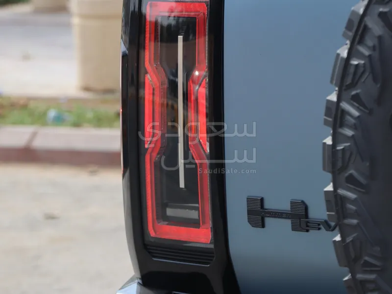 2024 جي ام سي همر اتش اي في