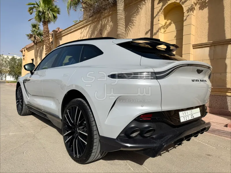 2024 استون مارتن دي بي اكس 707