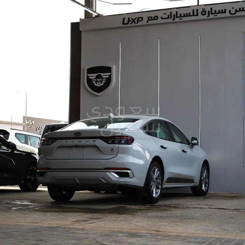 2024 فورد توروس امبيانتي