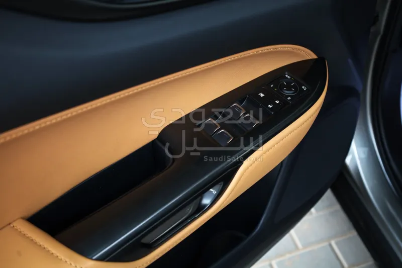 2024 لكزس إن إكس 350