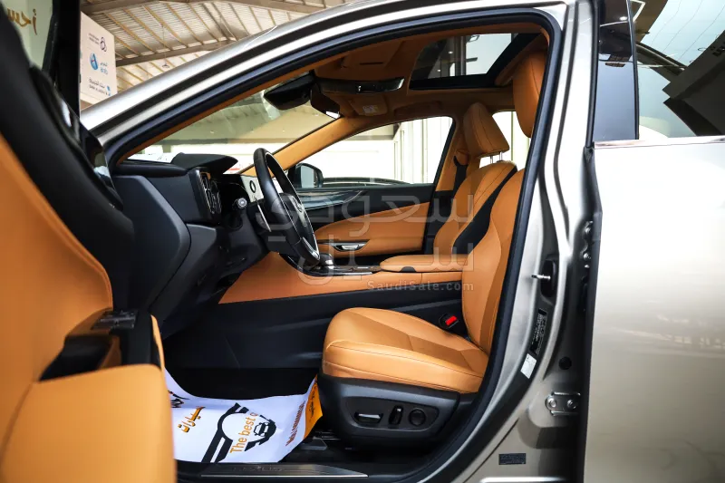 2024 لكزس إن إكس 350