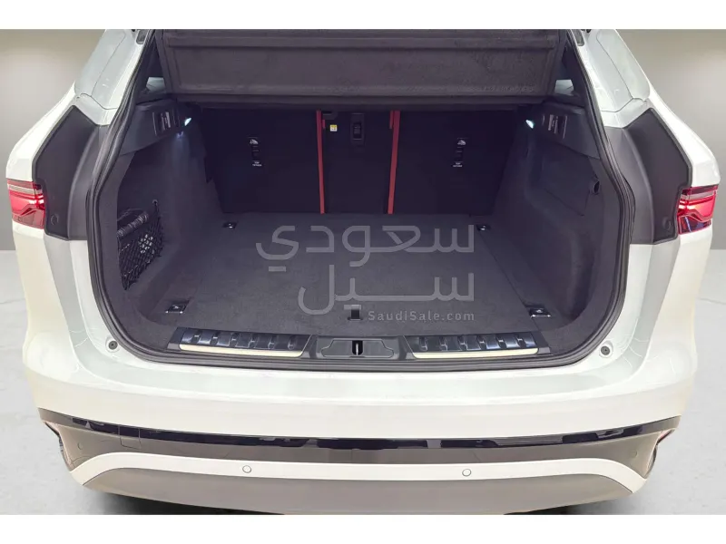 2024 جاكوار اف-بيس ار دايناميك