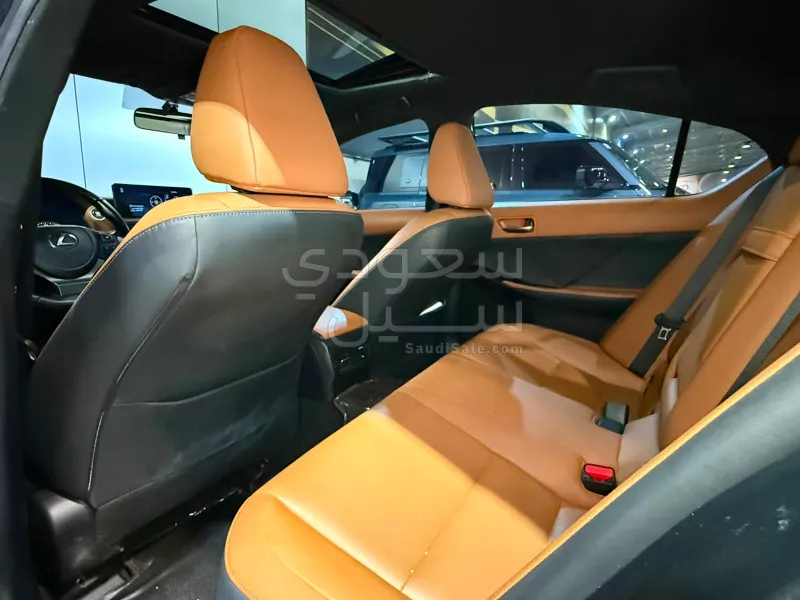 2023 لكزس آي إس 350