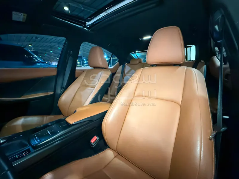2023 لكزس آي إس 350