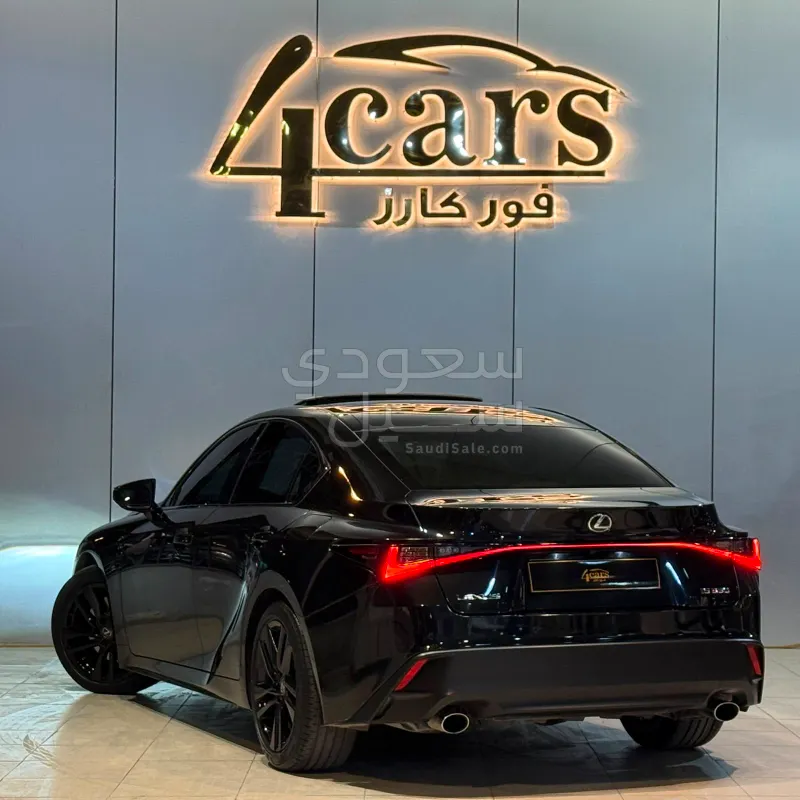 2023 لكزس آي إس 350