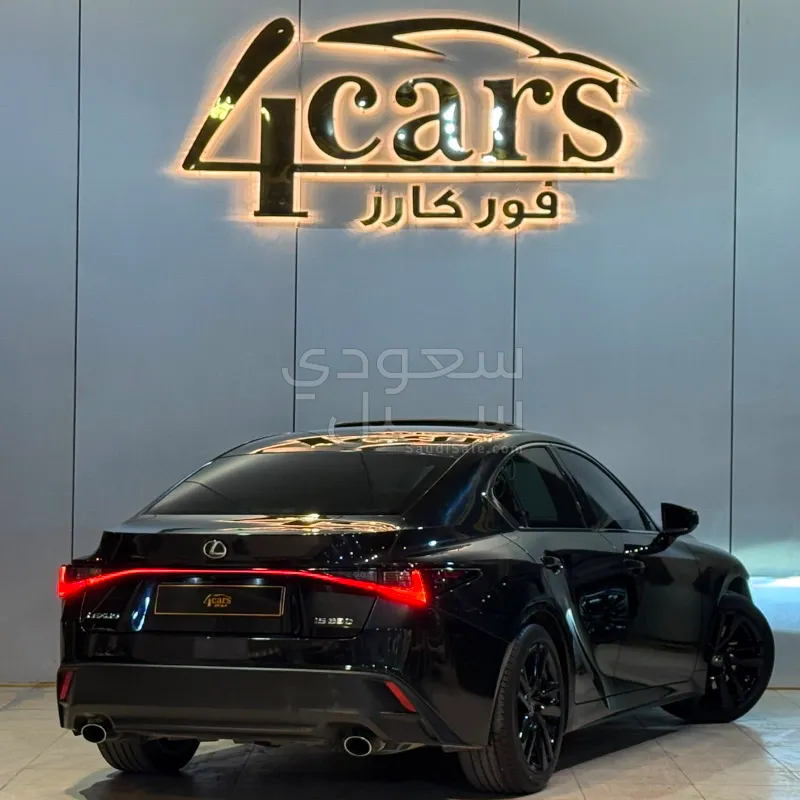 2023 لكزس آي إس 350