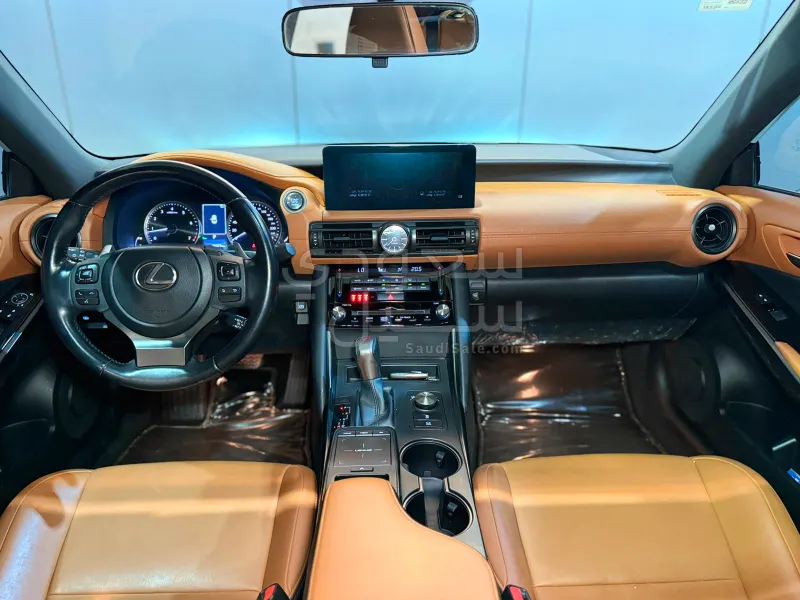 2023 لكزس آي إس 350