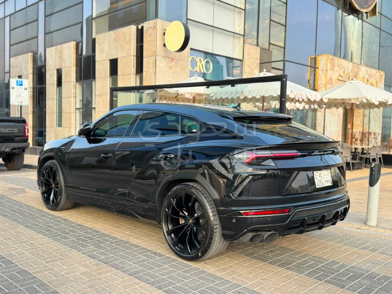 2021 لمبرجيني اوروس