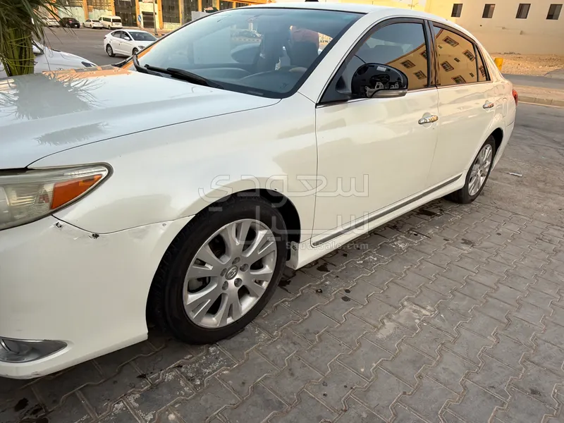 2011 تويوتا افالون