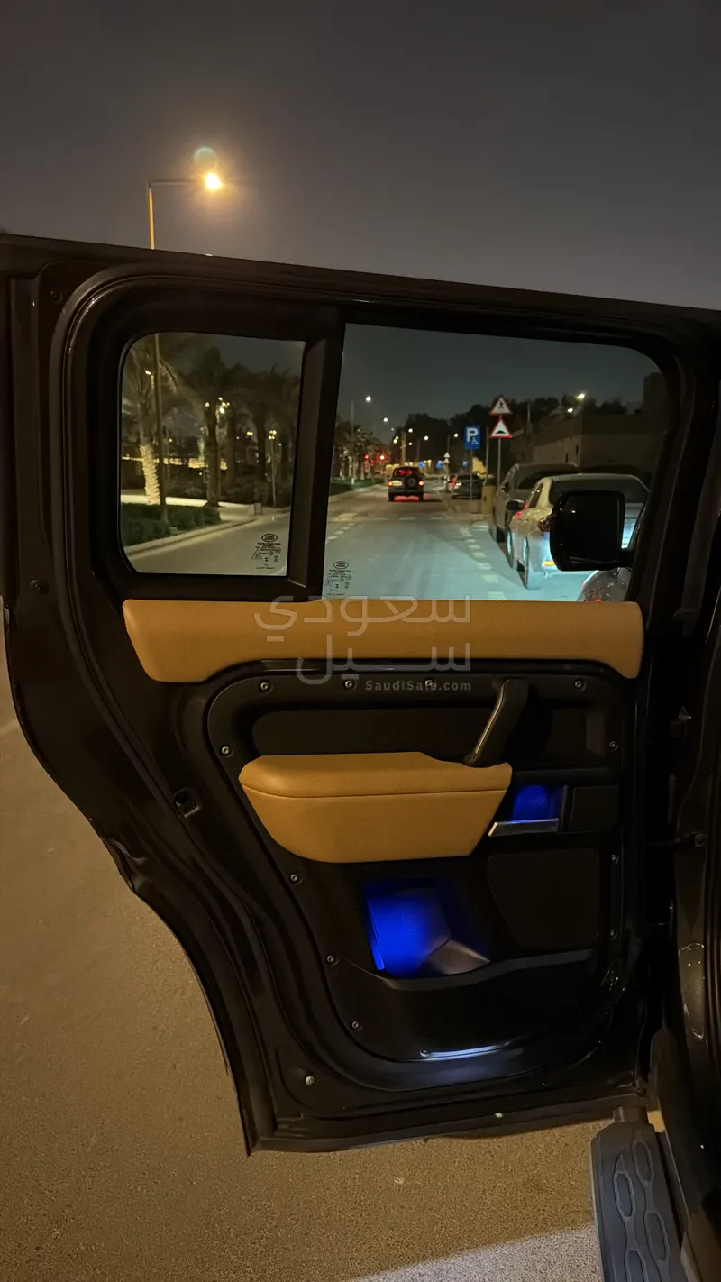 2025 لاند روفر ديفيندر اكس 110