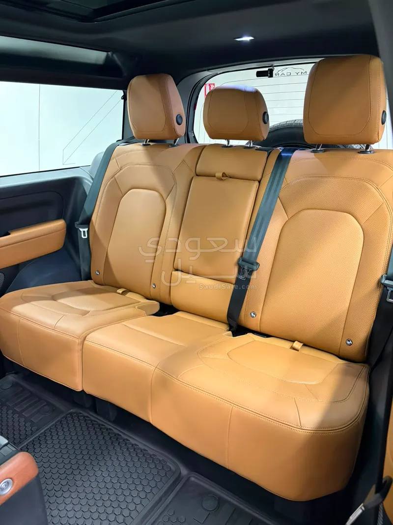 2024 لاند روفر ديفيندر 90
