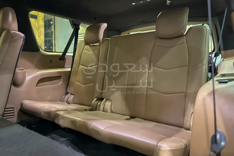 2019 كاديلاك اسكاليد بلاتينيوم