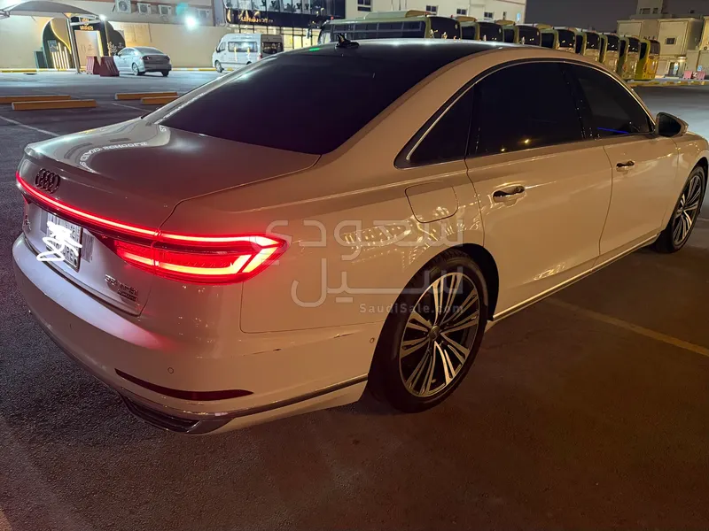 2018 اودي اي 8 ال 55تي اف اس أي