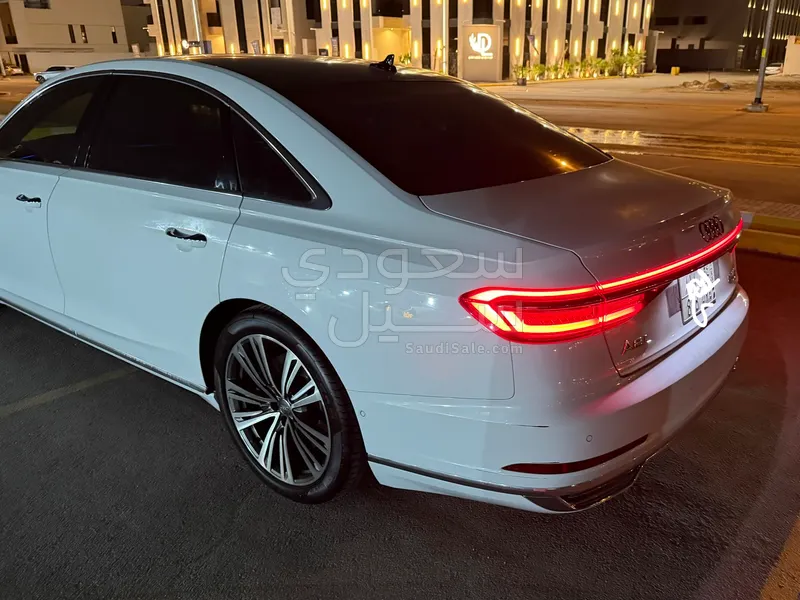 2018 اودي اي 8 ال 55تي اف اس أي