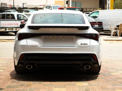 2026 لكزس آي إس 350