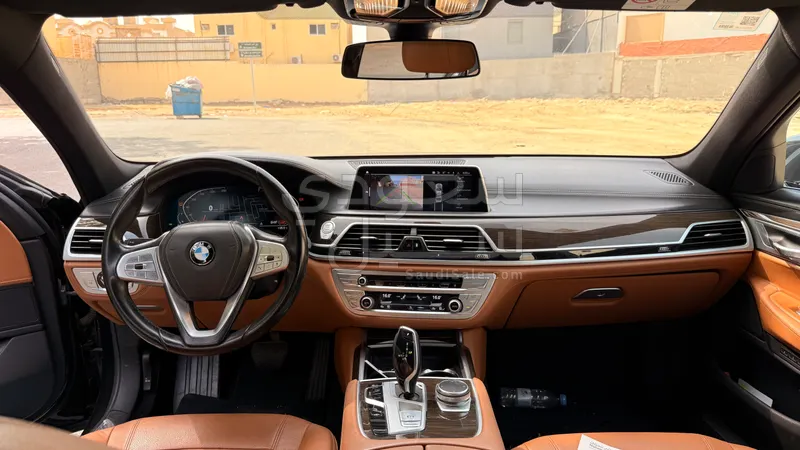 2020 بي ام دبليو الفئة السابعة 730 إل أي
