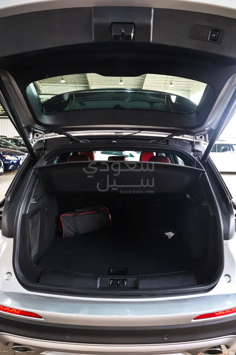 2023 لنكولن كورسير