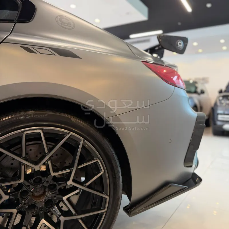 2024 بي ام دبليو الفئة ام إم 8