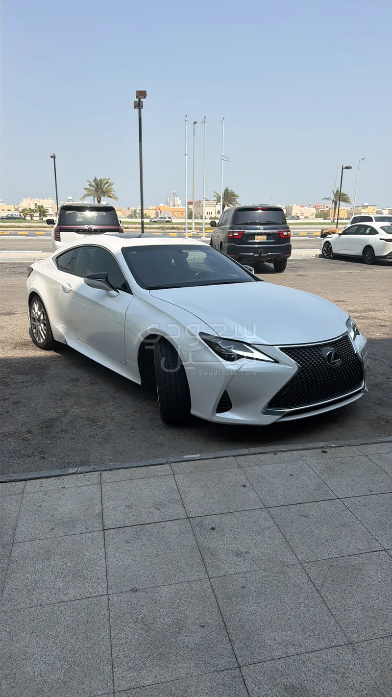 2021 لكزس أر سي 350